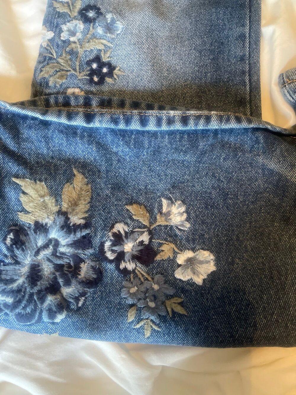 Driftwood Farrah Embroidered Flare Jeans Sz 26 - Picture 4 of 8